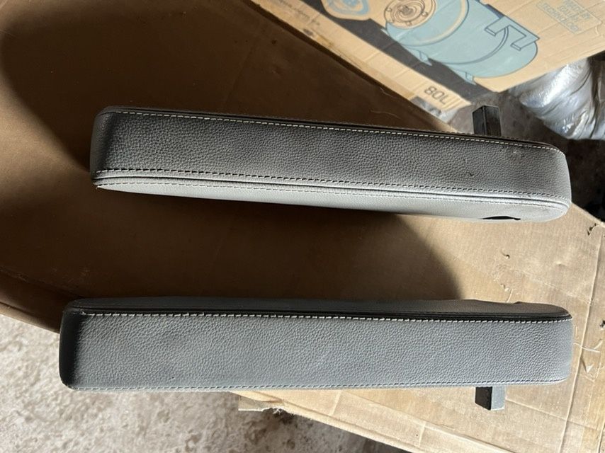 Пiдлокотники для сiдiнь