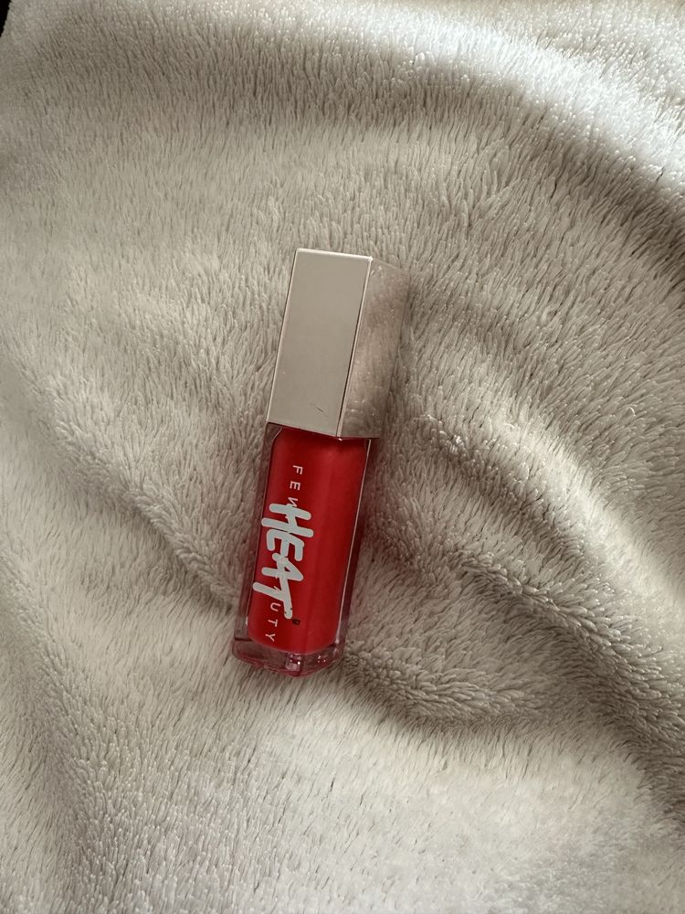 fenty beauty heat hot cherry blyszczyk czerwony fb wisniowy