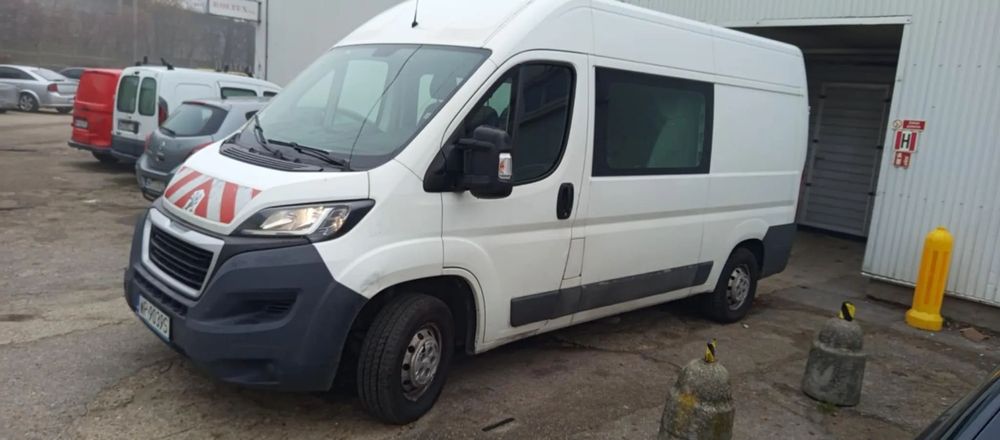 Peugeot BOXER  Sprzedam 7 osobowy samochód Peugeot Boxer