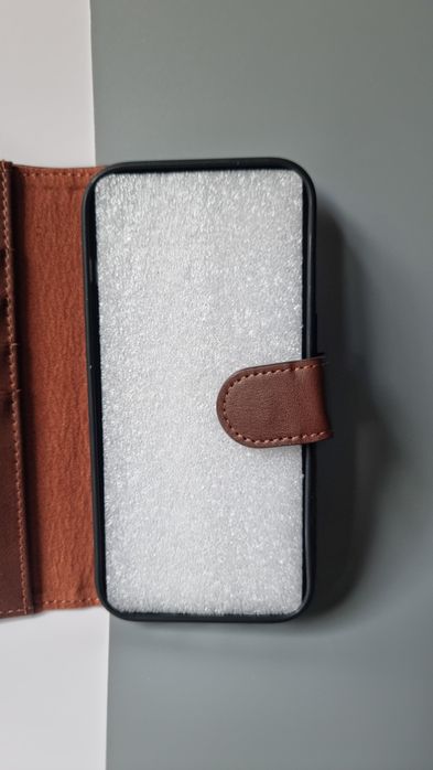 ETUI do IPhone 14 Pro SAUNPOT z klapka EKO skórą case portfel