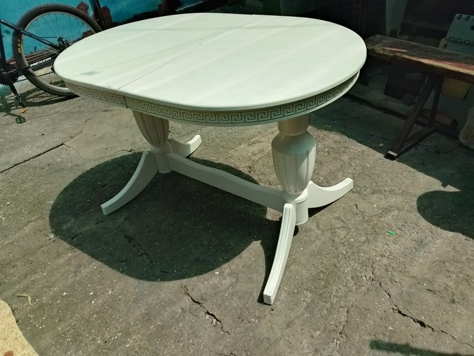 Стол в хорошем состоянии