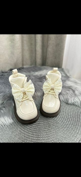 Продам дитячі черевики для дівчинки