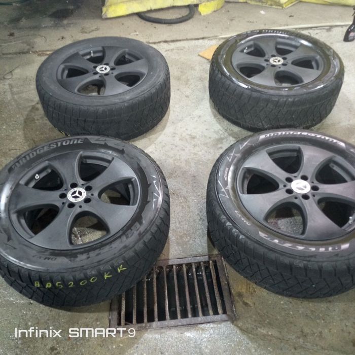 Зимова гума на дисках R19 275/55