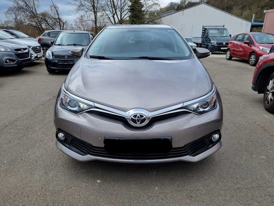 Бампер передній Toyota Auris E18 запчастини, разборка Тойота Ауріс Е18
