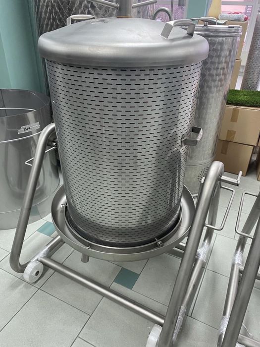 Прес пневматичний для вина та фруктів