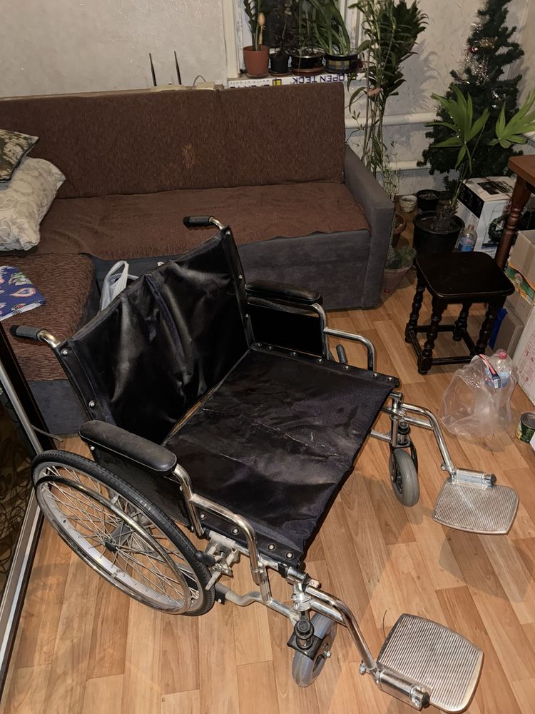 Инвалидная коляска для полных людей