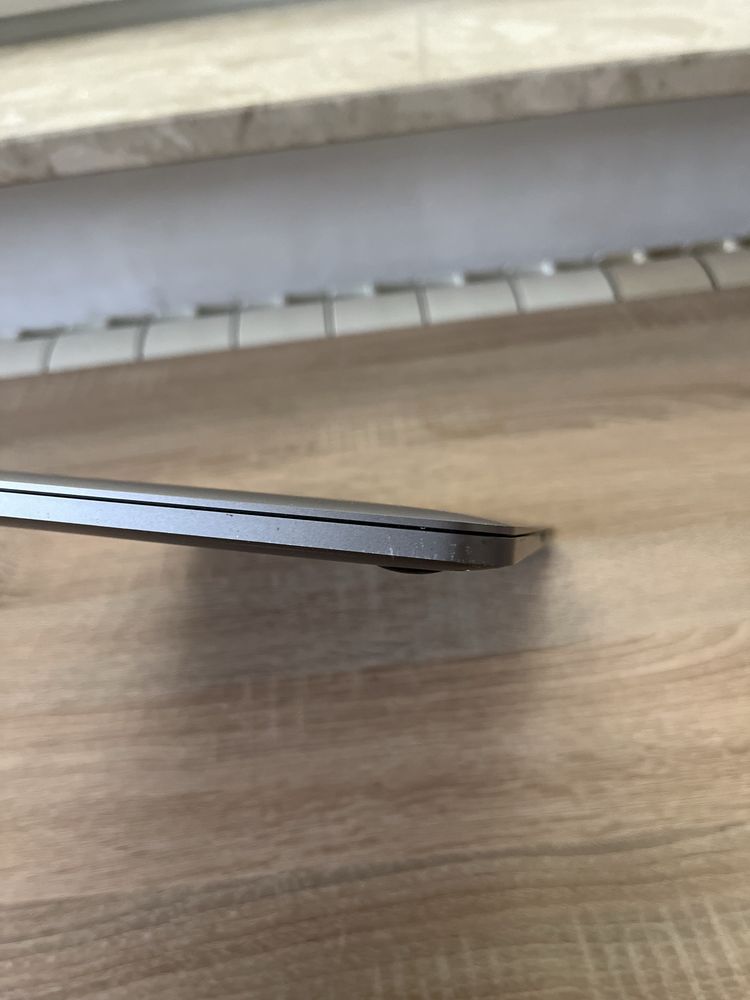 Macbook Pro mid 2016 8GB 256GB