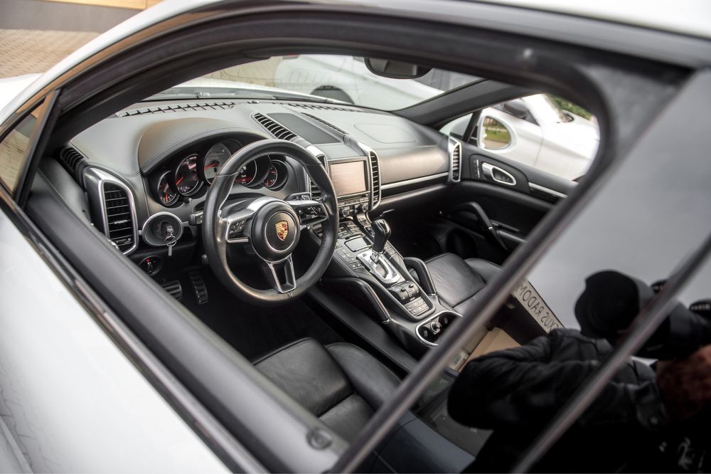 Porsche Cayenne S 4.2 V8 Diesel 2015 rok FV 23%