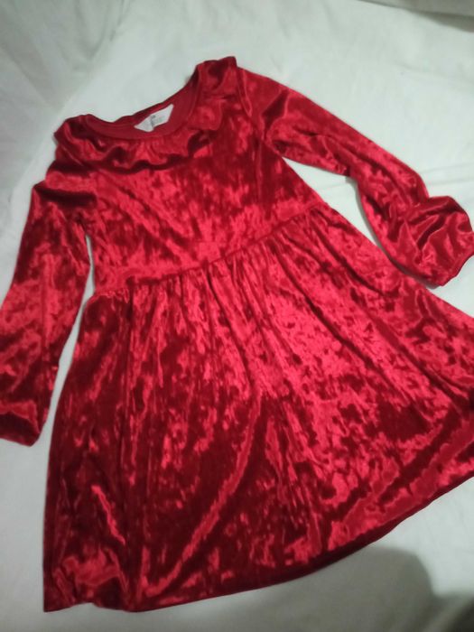 Брендовое нарядное детское платье на 8-10 лет
H&M
