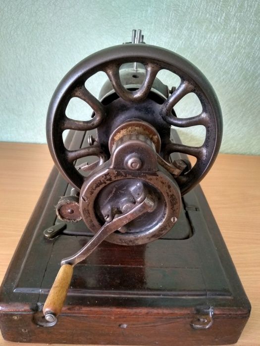Продам швейную машинку 1890 года