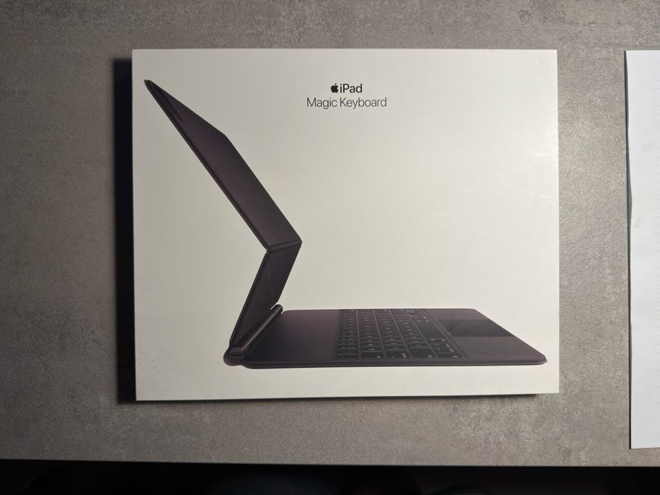 Apple iPad Pro 12.9” 4ª geração com Magic Keyboard