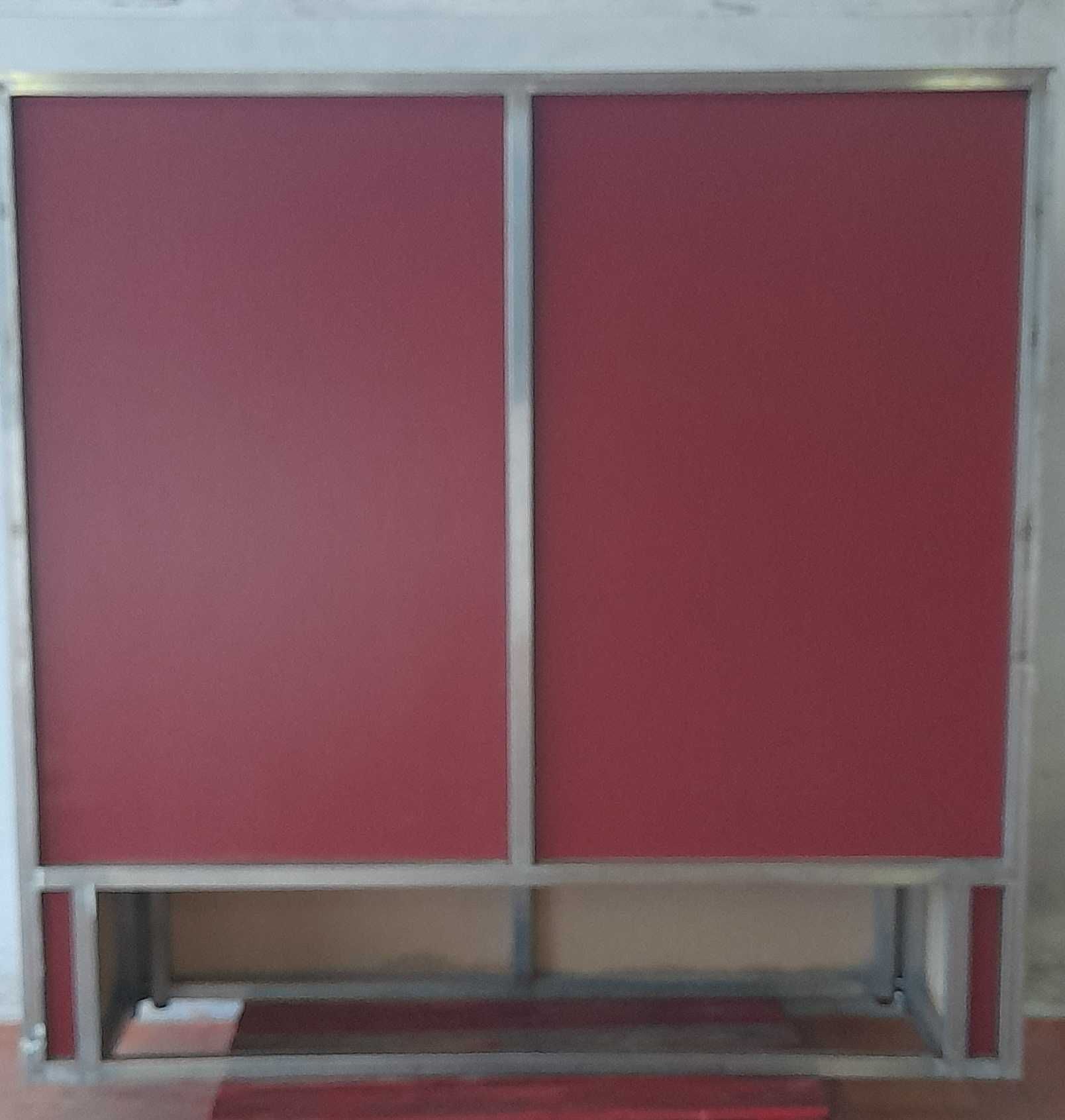 EXPOSITOR EM INOX C/ 3 NIVEIS  E C/ REVESTIMENTO A MADEIRA