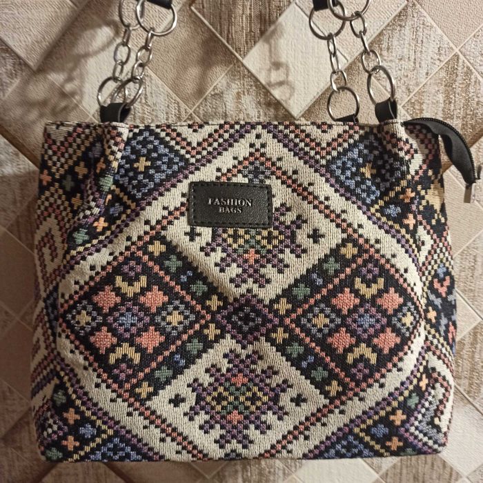 Гарненька сумка в етностилі