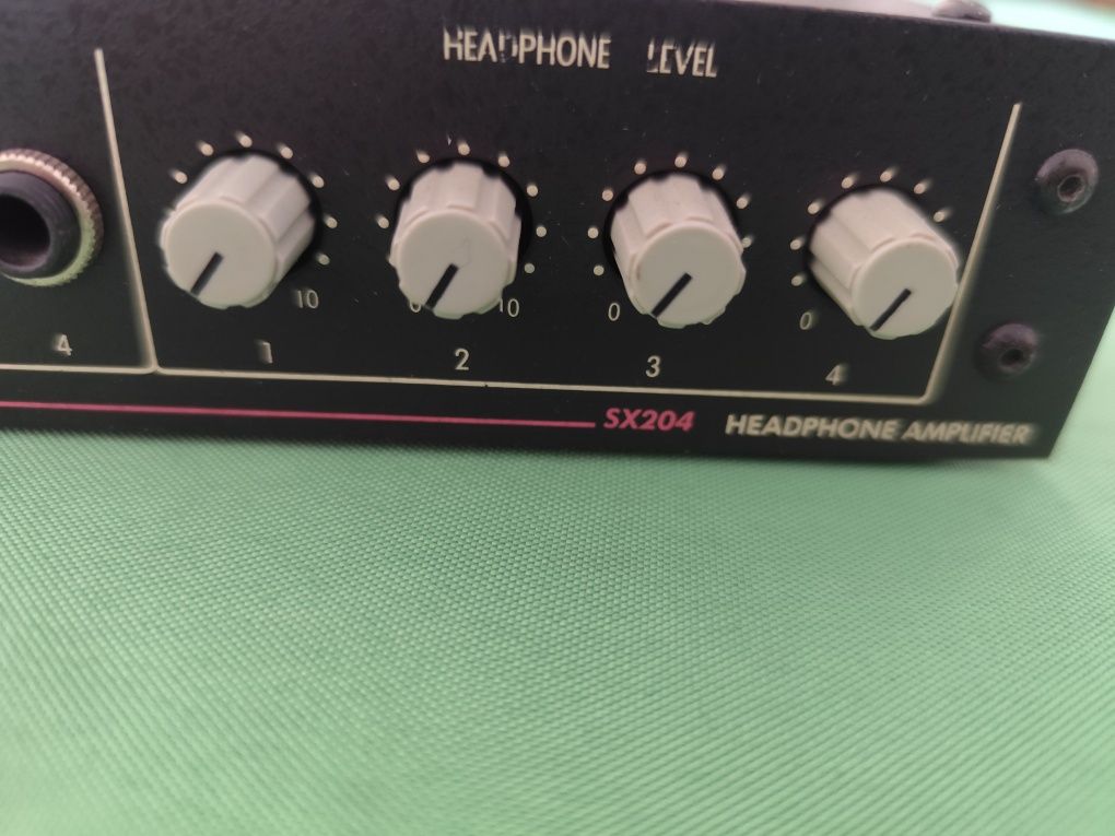 Symetrix amplificador de auscultadores.