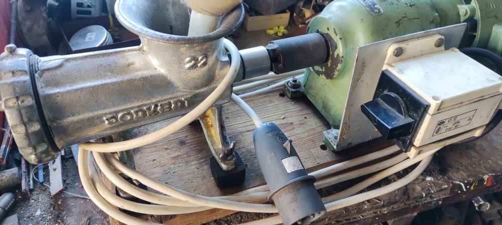 Sprzedam maszine do robienia kielbas.