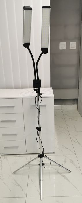 Lampa Led stojąca do rzęs i makijażu