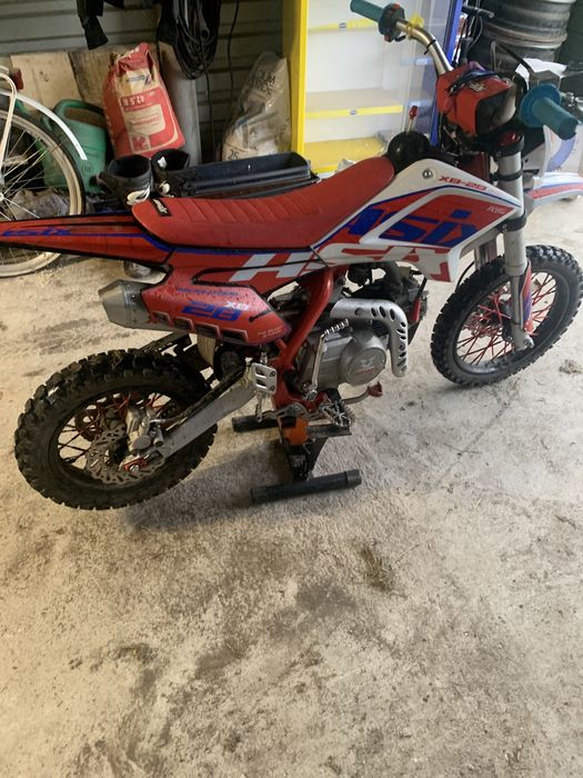 Sprzedam crossa marki Asix xb28
