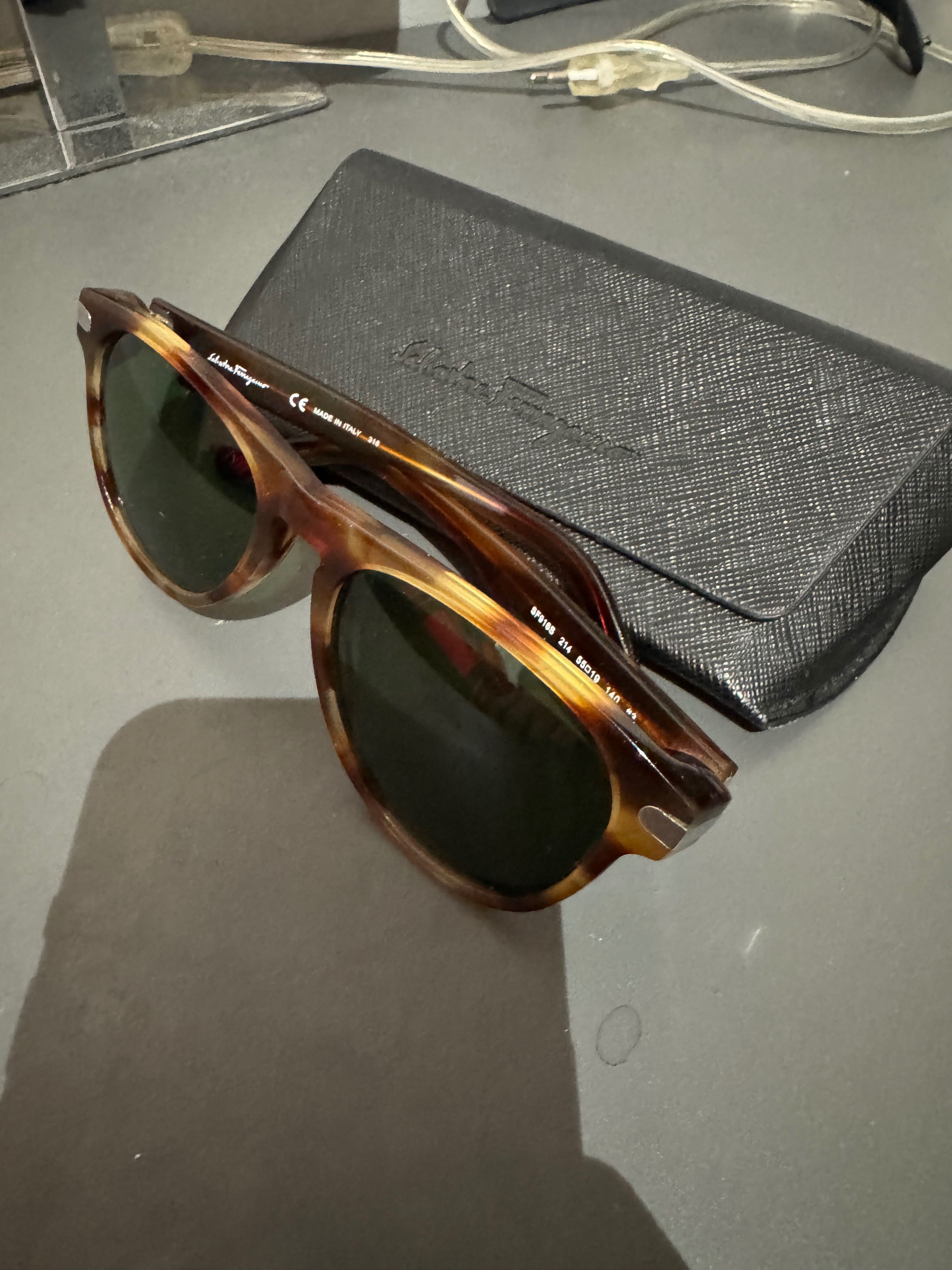Сонцезахисні окуляри Salvatore Ferragamo