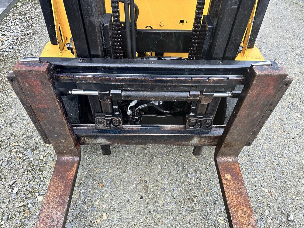 Wózek widlowy Yale 1,6t  3,3m automat diesel yanmar przesuw 2015r