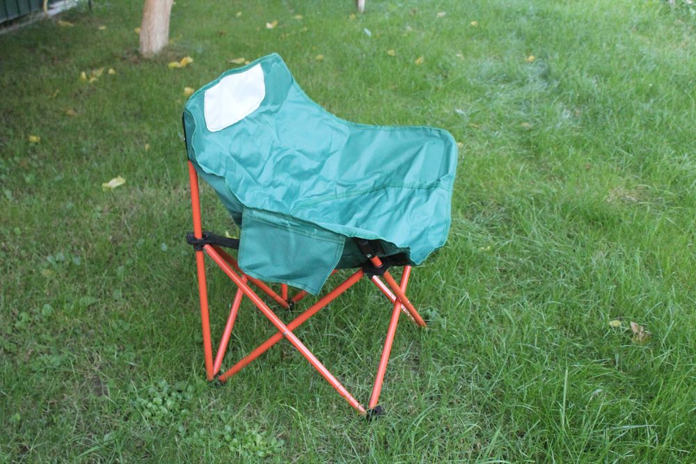 Туристичне крісло для відпочинку на дачі. Нове крісло