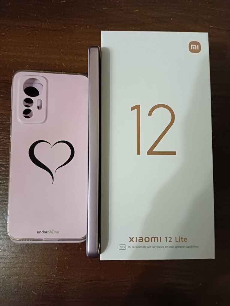 Продам смартфон Xiaomi 12 Lite 6/128GB.