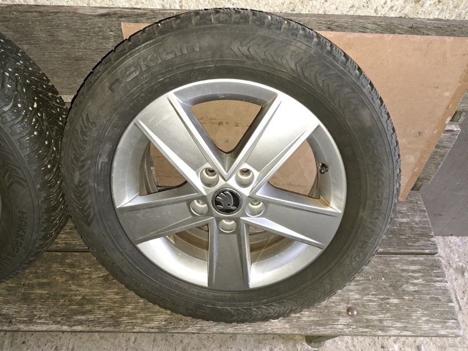Оригінальні 4 диски б/у з зимовою шипованою резиною Nokian 205/60/R16