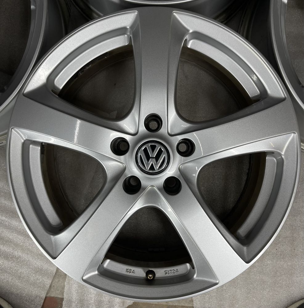 Диски R17 5x112 Et37 7J. Vokswagen Passat Tiguan CC Skoda Superb Octav