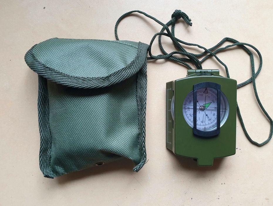 Kompas militarny taktyczny metalowy z pokrowcem
