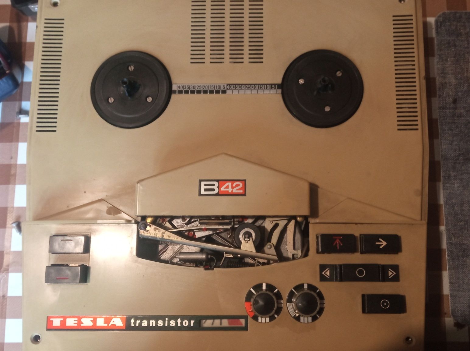 Magnetofon szpulowy Tesla B42