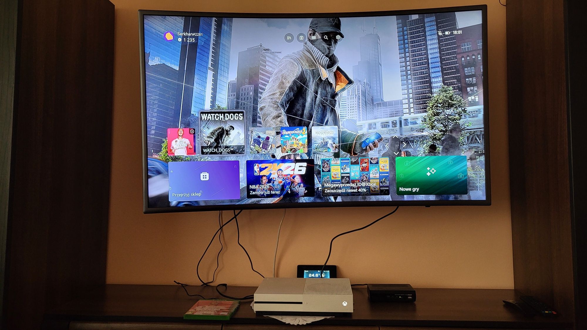 Xbox One S 1 TB + pad i FIFA 20