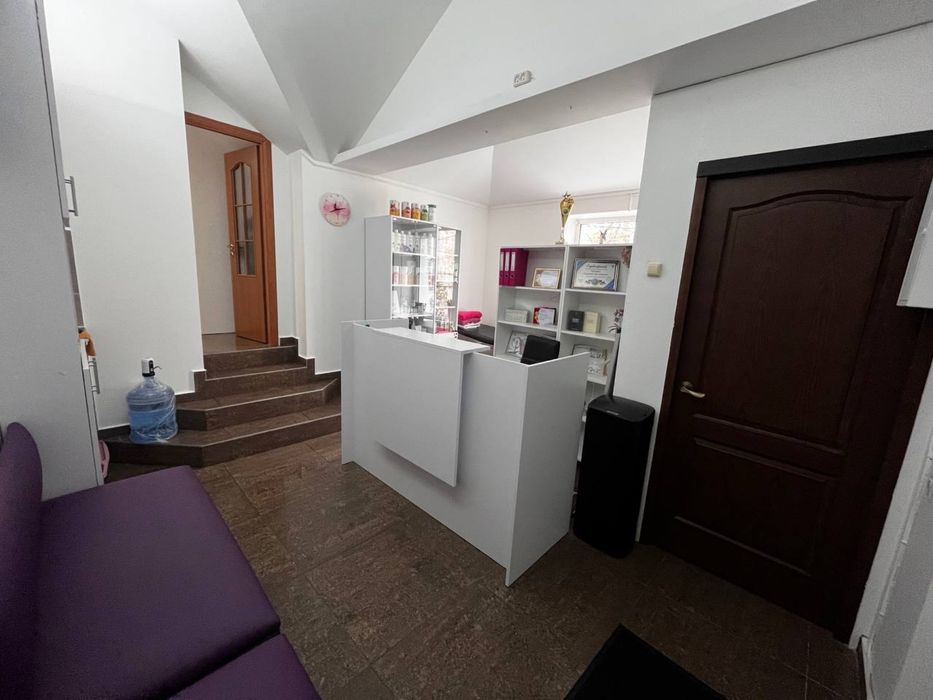 Оренда примішення без комісії в центрі на 2 поверсі , 77 кв.м