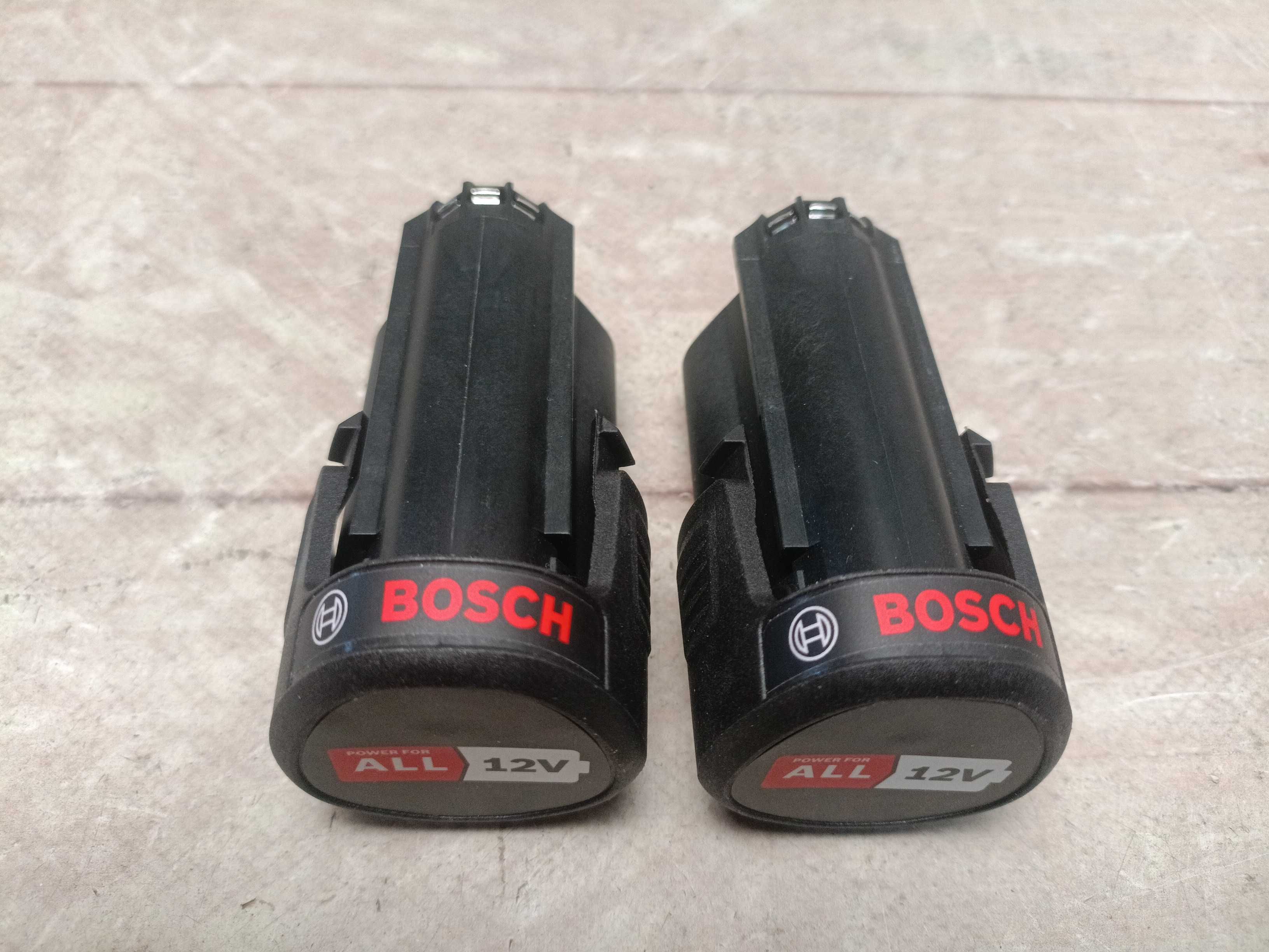 Стартовий набір BOSCH PBA 2 акумулятори 12V 2.0Ah + зарядне GAL1210CV