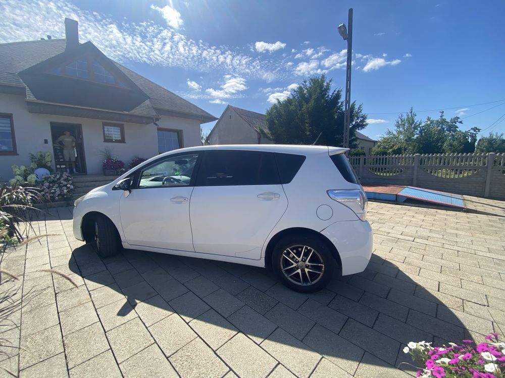 Sprzedam Toyota Verso Lift 5 osobowy  1.6 Diesel