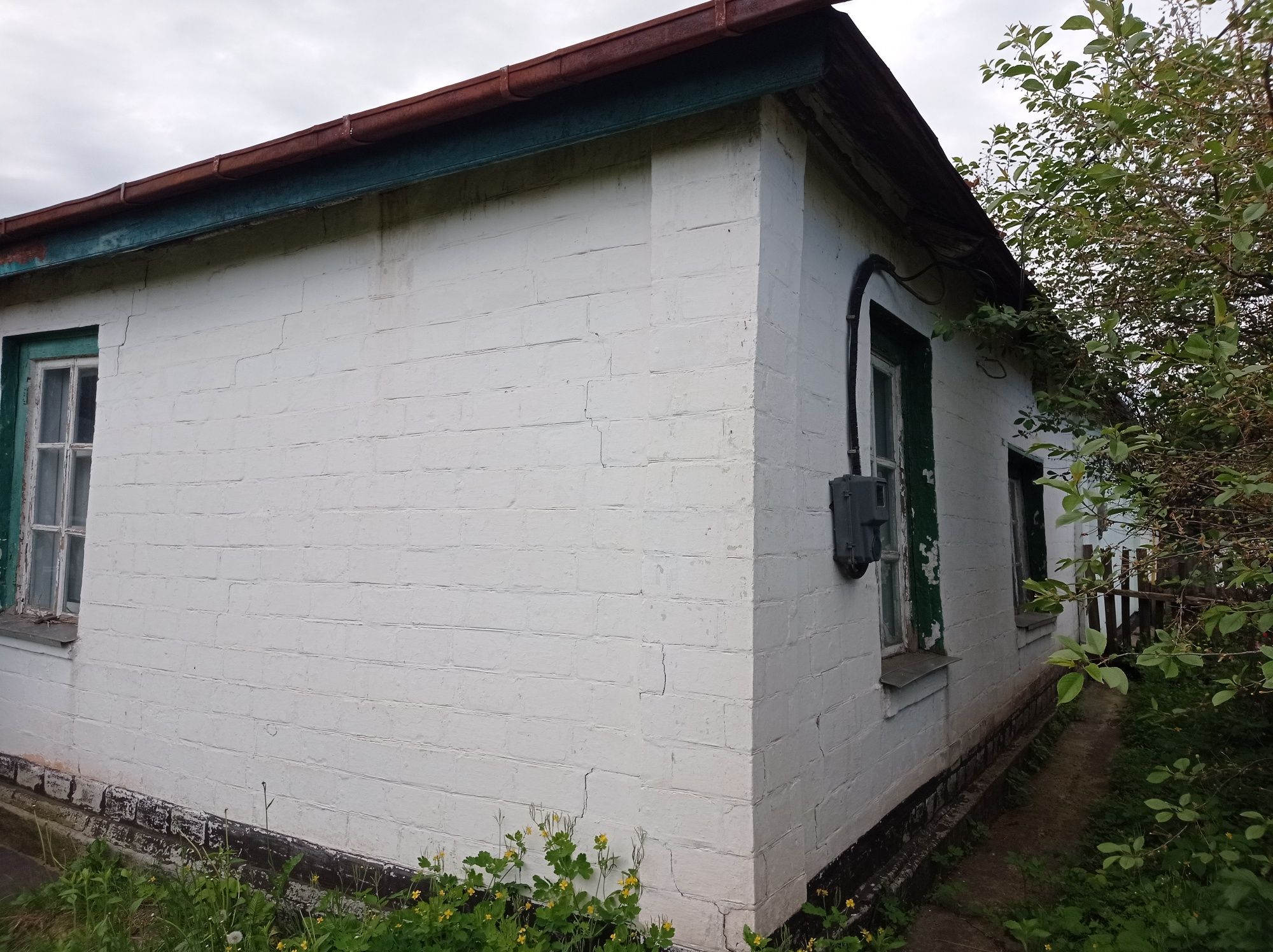 Продаю половину хати з присадибною ділянкою в Кам'янка Черкаської обл