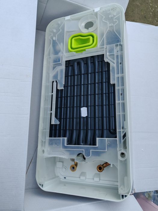 Проточний водонагрівач Bosch Tronic 4000 15/18/21 ( Заводський брак) )