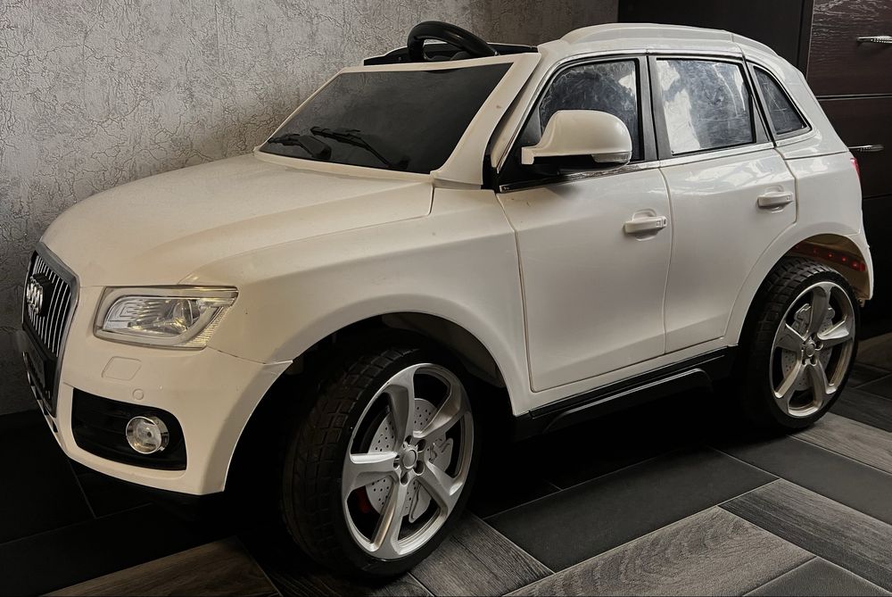 Дитяча машина AUDI Q5