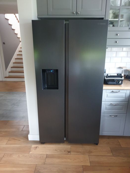 Uszkodzona lodówka samsung RS68N8241B1