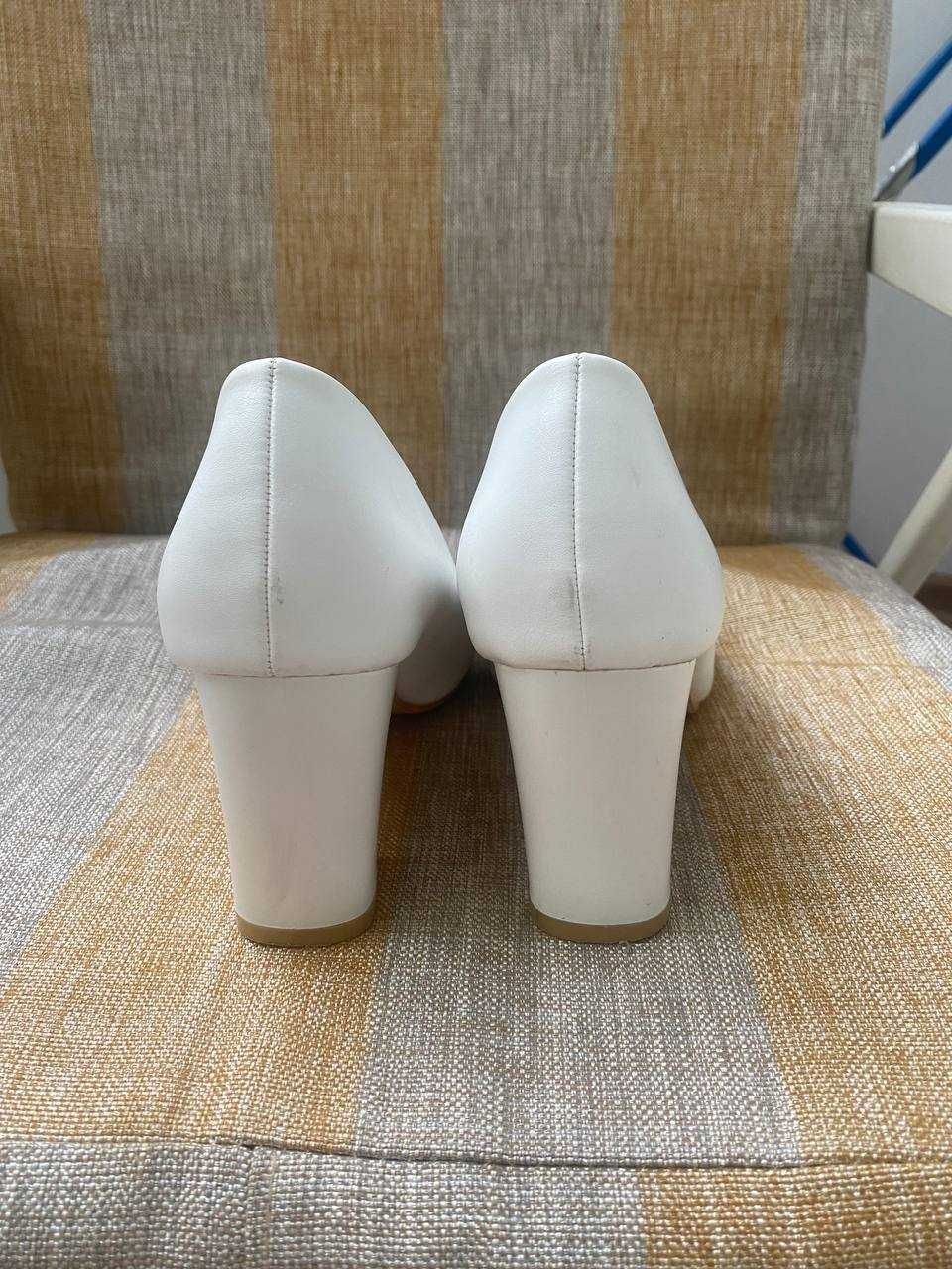 Женские белые туфли 40 размер
