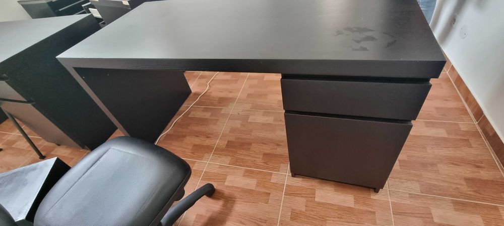 Vendo secretaria modelo do IKEA. Tenho 2 para venda