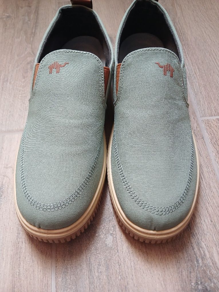 Продам новые мокасины