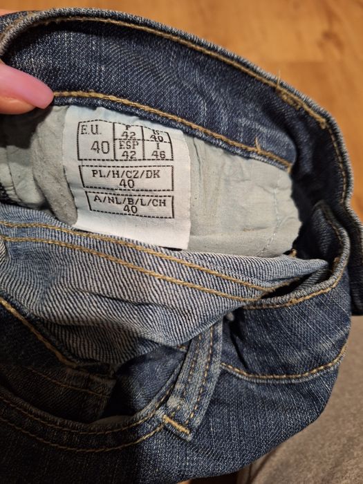 Spodnie jeansowe rozmiar M