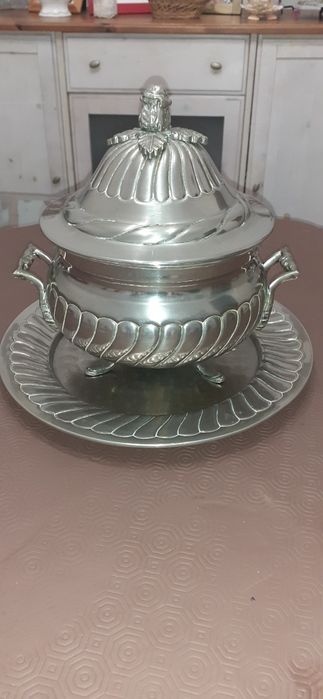 Taça com tampa e prato em casquinha