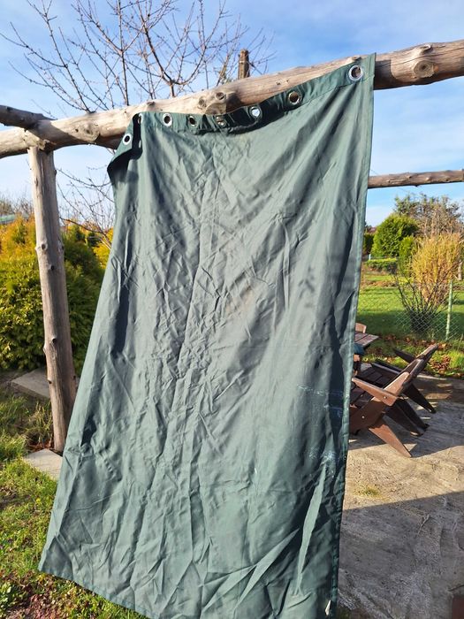 Sprzedam stelaż drewnianej wiaty z bocznymi zasłonami.