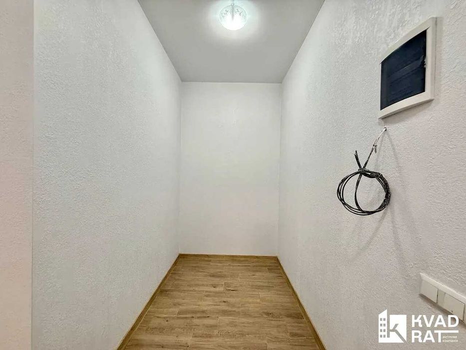 2 кім квартира з ремонтом, центр , 2 поверх