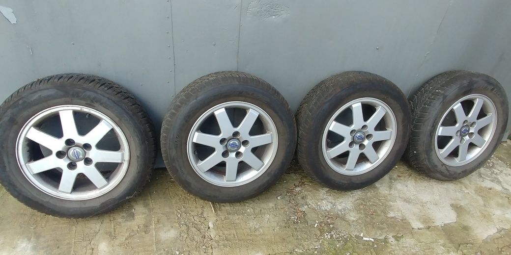 Koła, felgi Volvo. Opony zimowe Dunlop 195/65/15