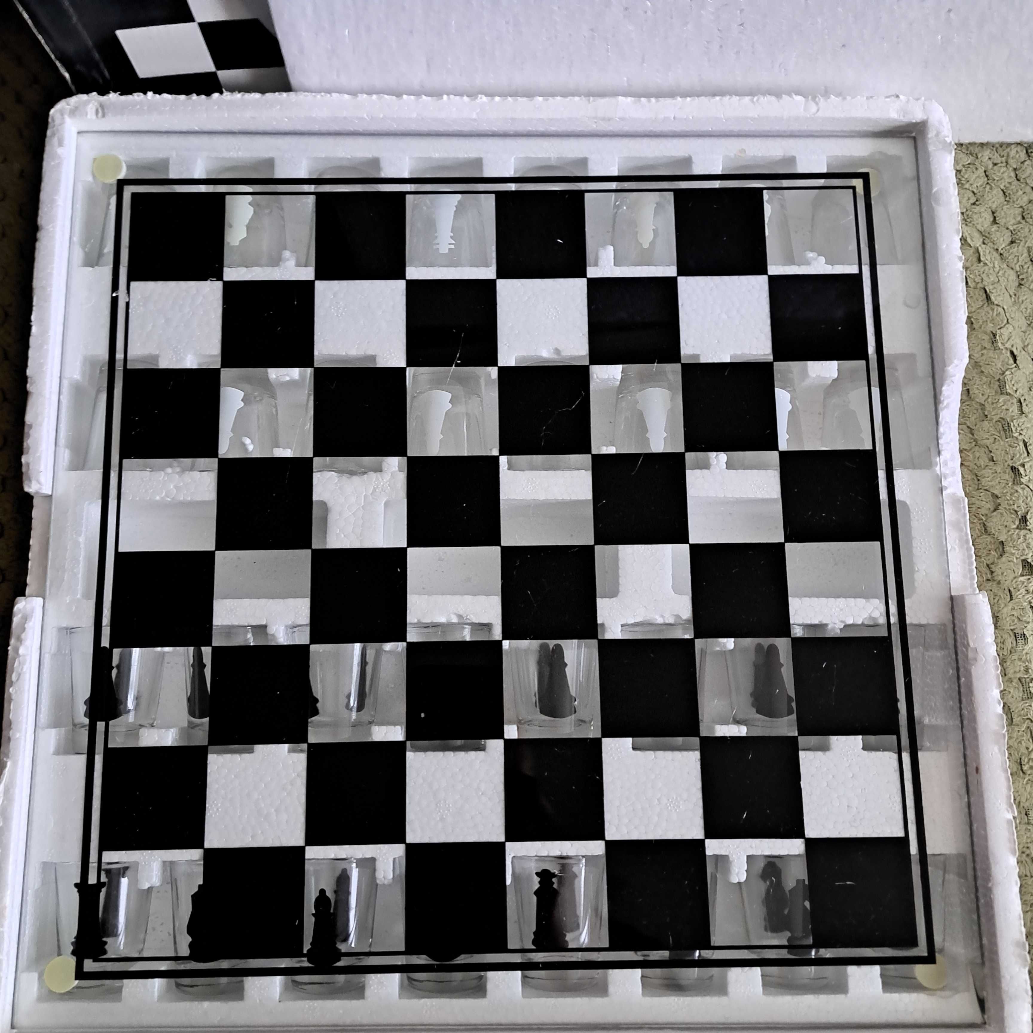 Продам гру «П'яні шахи»