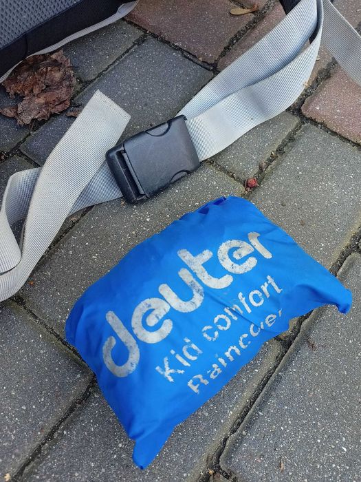 Nosidło górskie Deuter Comfort II z daszkiem i ponczem przeciwdeszcz