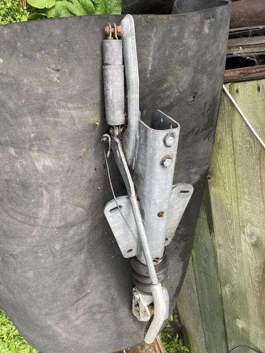 Zaczep najazdowy Regenerowany KF27 Knott hamulec 2700 kg fi 50