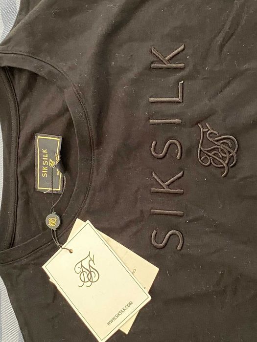 T-shirt SIKSILK preta tamanho L nova. Nunca foi usada.