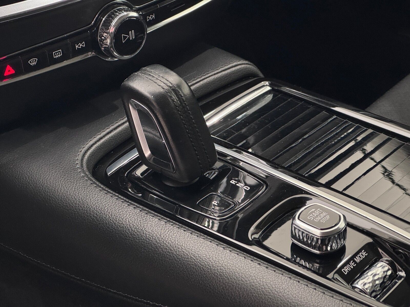 Volvo V60 T8 Momentum Twin Engine, 1 właściciel, FV 23% gwarancja, dostawa